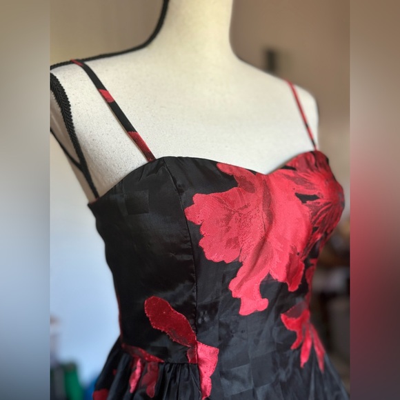 JESSICA SIMPSON FLORAL MINI DRESS - Picture 6 of 6